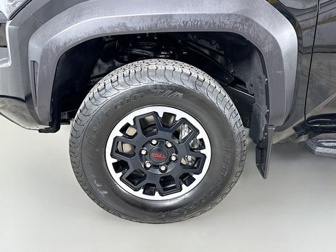 Certified 2024 Toyota Tacoma TRD Off-Road AWD/4WD image 33