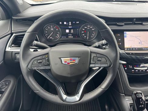 Used 2024 Cadillac XT6 Premium Luxury w/ Technology Package image 9
