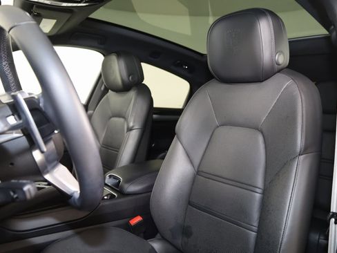 Used 2023 Porsche Cayenne Coupe image 45