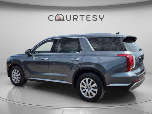 Used 2024 Hyundai Palisade SEL FWD image 3