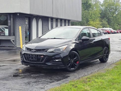 Used 2018 Chevrolet Cruze LT w/ Redline Edition FWD image 2