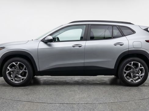 Used 2025 Chevrolet Trax LT w/ LT Convenience Package FWD image 5