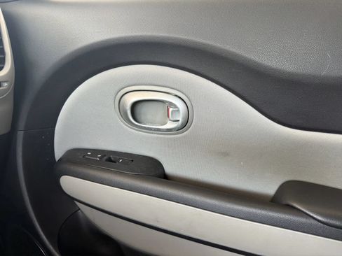 Used 2016 Kia Soul FWD image 17
