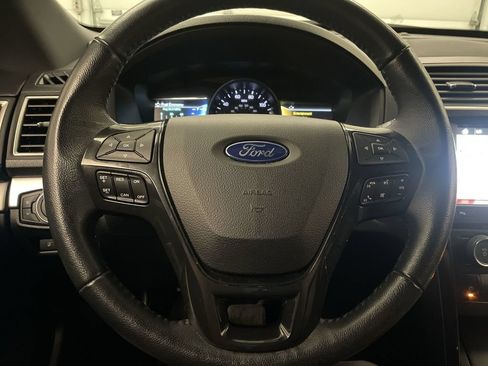 Used 2017 Ford Explorer XLT w/ Equipment Group 202A AWD/4WD image 5