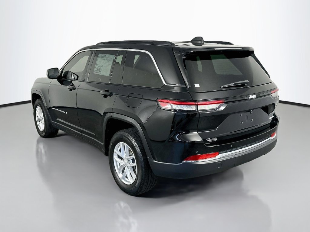 Used 2025 Jeep Grand Cherokee Laredo X RWD image 5