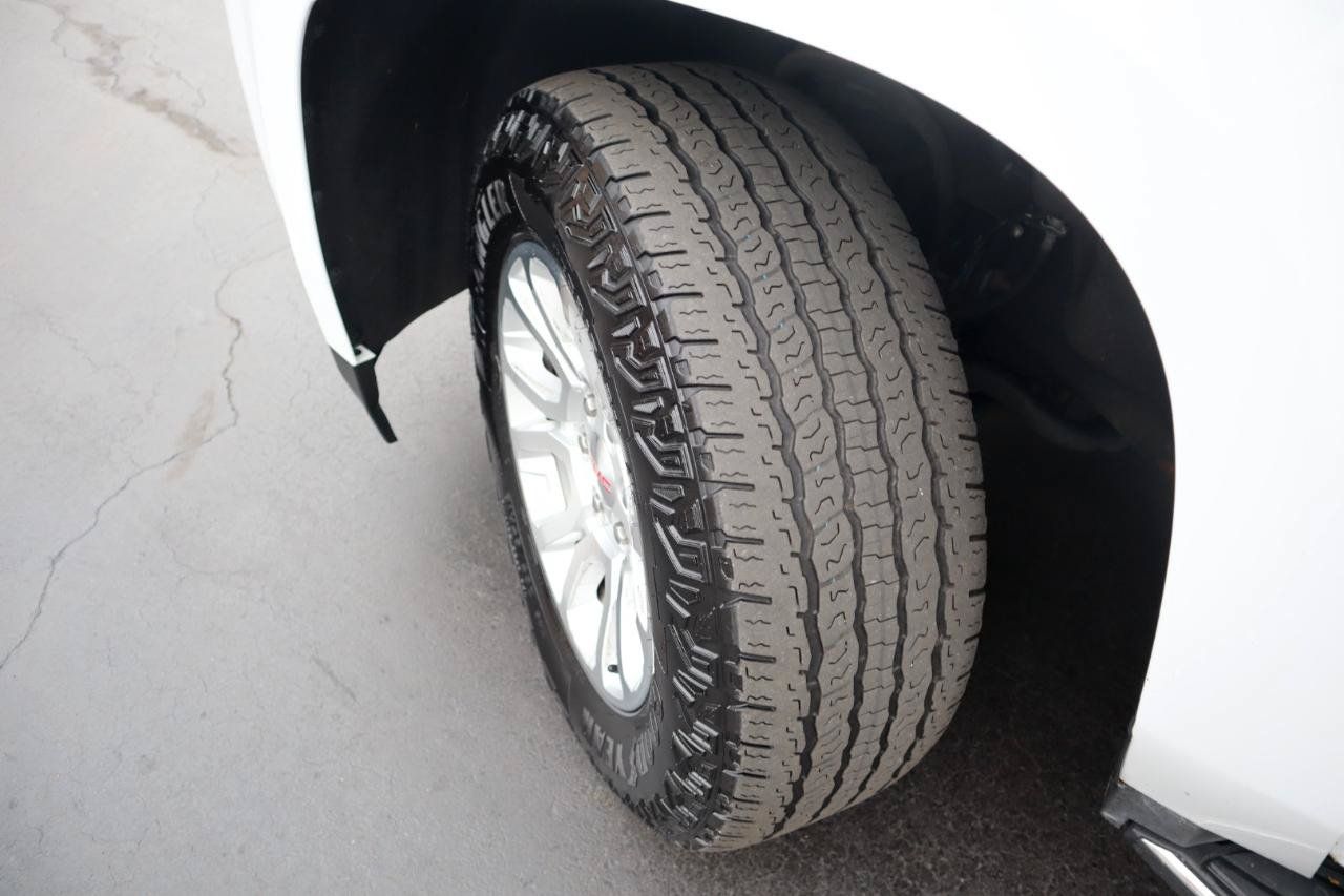 Used 2017 GMC Yukon SLT AWD/4WD image 22