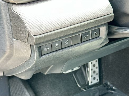 Used 2025 Toyota Camry SE w/ Convenience Package FWD image 10