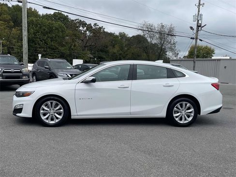 Used 2025 Chevrolet Malibu LT image 2