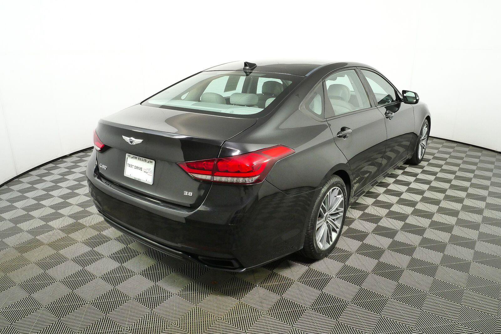 Used 2018 Genesis G80 3.8 RWD image 3