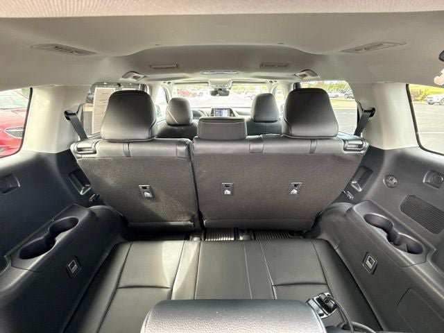 Used 2020 Toyota Highlander XLE AWD/4WD image 17
