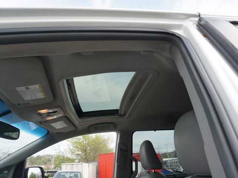 Used 2015 Toyota Sienna XLE image 8