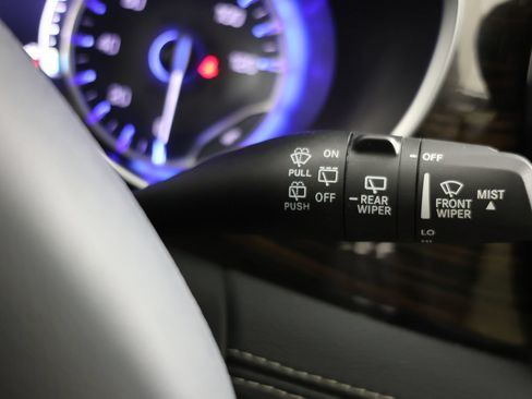 Used 2024 Chrysler Pacifica Limited FWD image 28