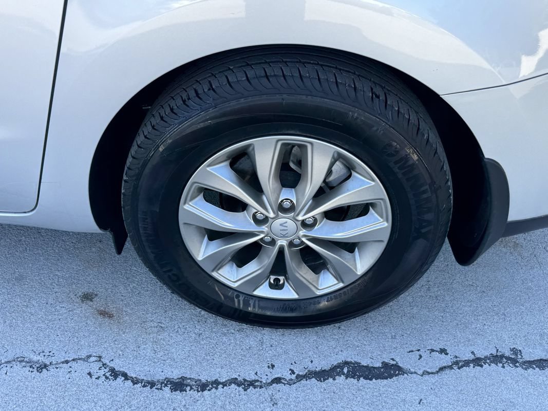 Used 2020 Kia Sedona LX FWD image 27