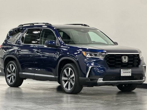 Used 2024 Honda Pilot Touring image 2