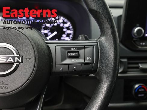 Used 2024 Nissan Pathfinder S AWD/4WD image 16