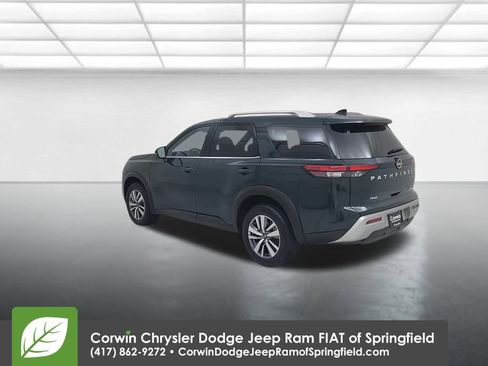 Used 2025 Nissan Pathfinder SL image 11