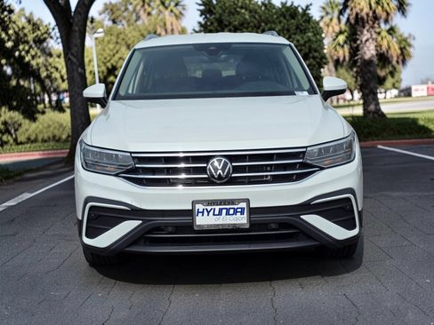 Used 2023 Volkswagen Tiguan SE FWD image 3