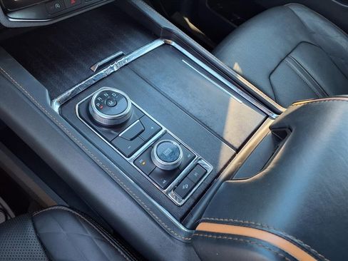 Used 2022 Ford Expedition Platinum image 32