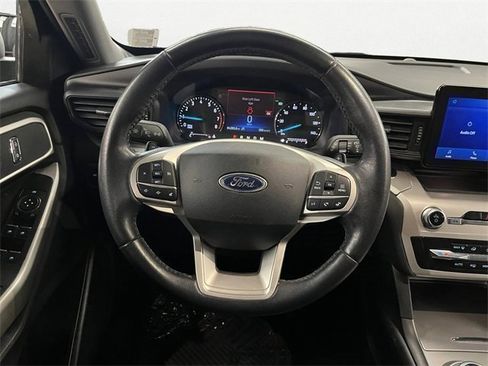 Used 2020 Ford Explorer XLT image 13