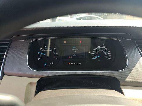 Used 2016 Ford Taurus SE FWD image 3