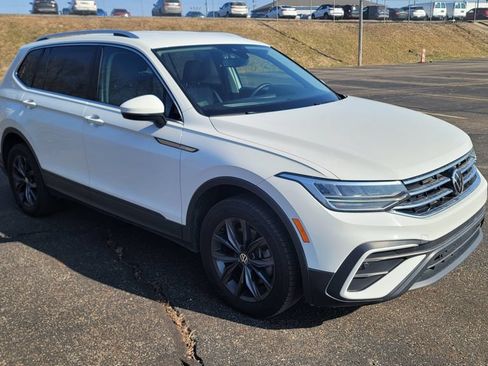 Used 2022 Volkswagen Tiguan SE AWD/4WD image 16