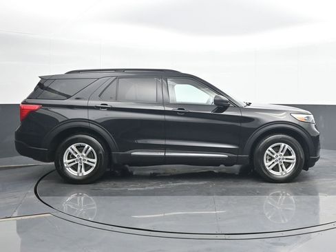 Used 2023 Ford Explorer XLT w/ Equipment Group 202A image 7