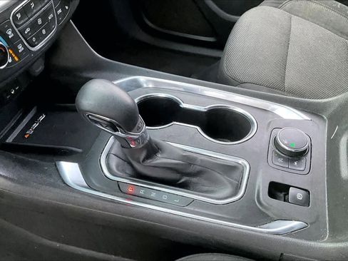 Used 2023 Chevrolet Traverse LT image 16