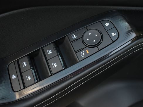 Used 2025 Nissan Rogue SV image 13