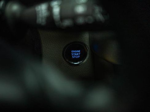 Used 2018 Toyota Highlander Limited Platinum image 22