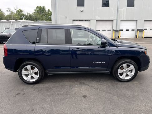 Used 2017 Jeep Compass Latitude AWD/4WD image 2