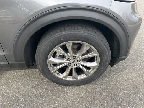 Used 2022 Ford Explorer XLT w/ Equipment Group 202A image 5