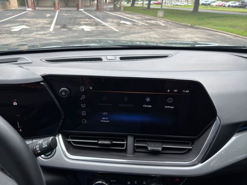 Used 2025 Chevrolet Trax LT w/ LT Convenience Package image 17