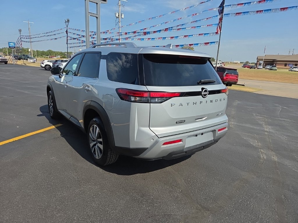Used 2025 Nissan Pathfinder SL AWD/4WD image 4