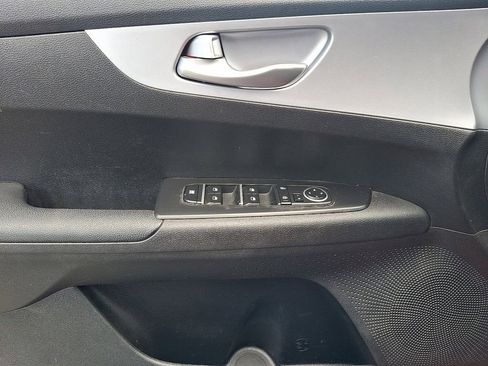 Used 2023 Kia Forte LXS w/ LXS Technology Package image 13