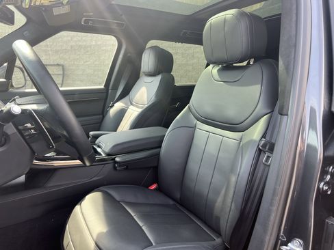 Used 2025 Land Rover Range Rover Sport Autobiography image 18