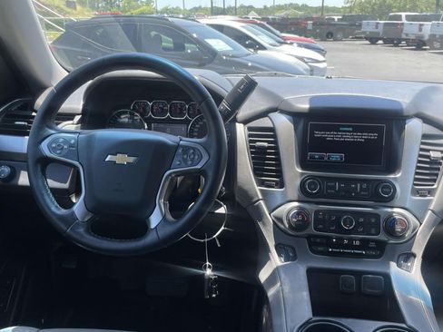 Used 2015 Chevrolet Suburban LT RWD image 13