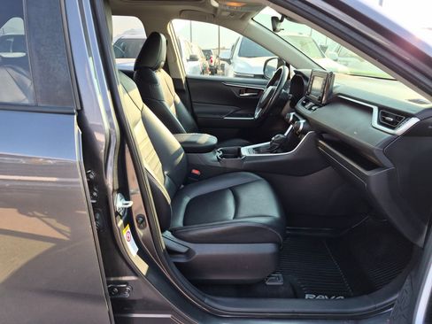 Used 2019 Toyota RAV4 XLE Premium w/ Cold Weather Package AWD/4WD image 31