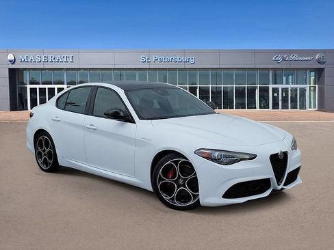 Used 2023 Alfa Romeo Giulia Veloce RWD image 1