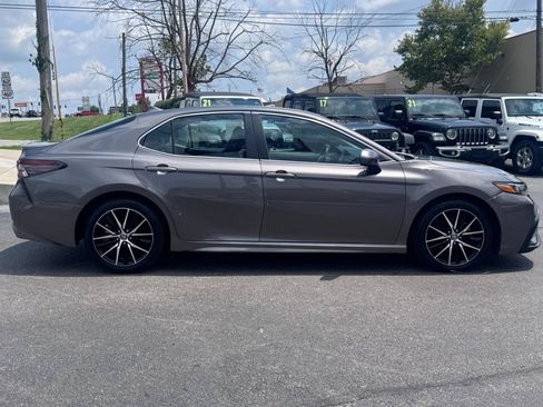 Used 2021 Toyota Camry SE FWD image 2