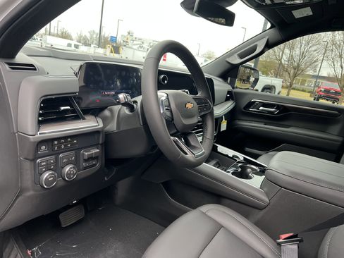 New 2026 Chevrolet Suburban LT image 16