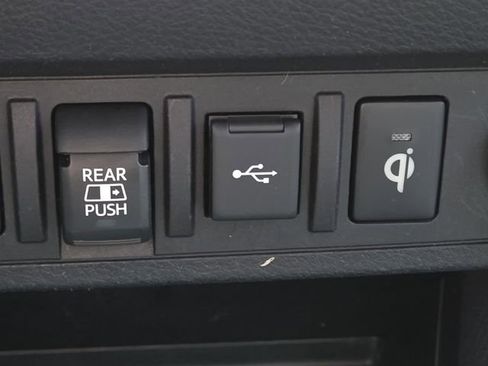 Used 2021 Toyota Tacoma TRD Off-Road w/ Technology Package image 6