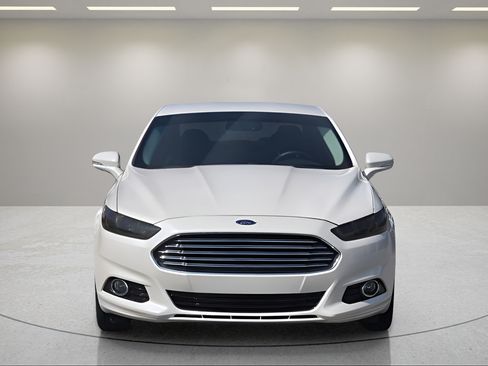 Used 2013 Ford Fusion Titanium FWD image 2