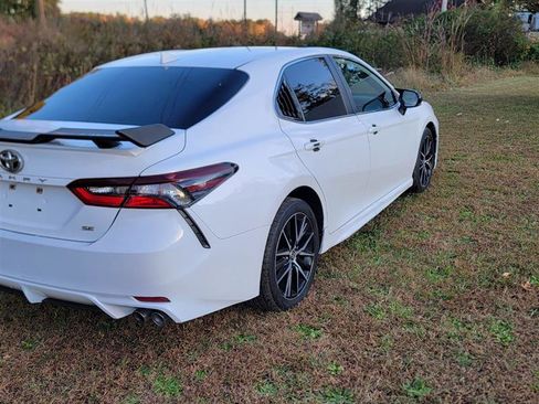 Used 2021 Toyota Camry SE FWD image 4