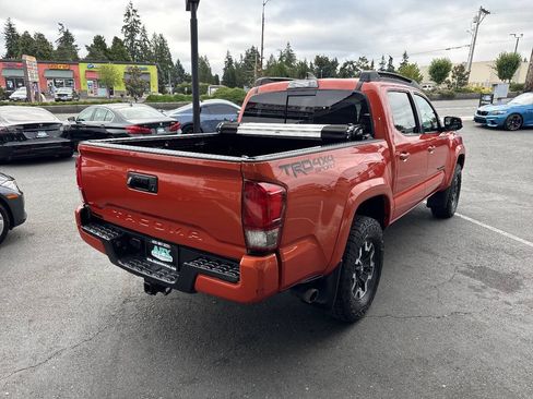 Used 2017 Toyota Tacoma TRD Sport w/ Tow Package AWD/4WD image 7