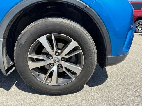 Used 2018 Toyota RAV4 XLE AWD/4WD image 4
