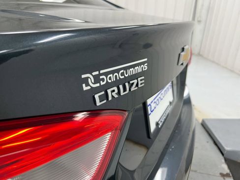 Used 2018 Chevrolet Cruze LT FWD image 25