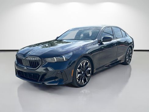 Used 2025 BMW 530i w/ M Sport Package RWD image 7