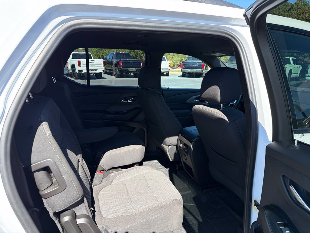 Used 2023 Chevrolet Traverse LT w/ Midnight/Sport Edition AWD/4WD image 17