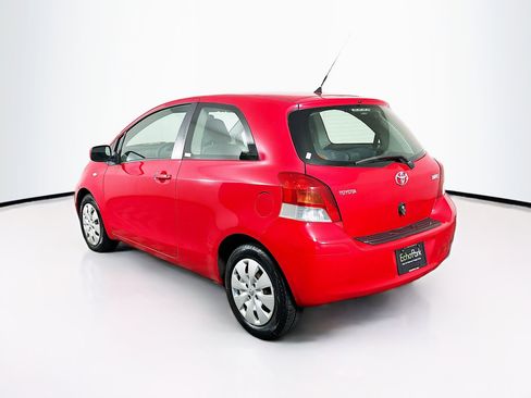 Used 2010 Toyota Yaris 2-Door Hatchback image 5