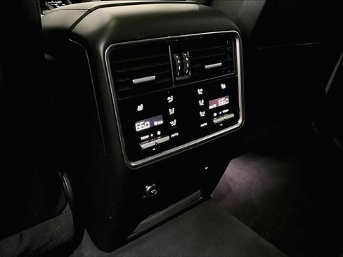 Used 2023 Porsche Cayenne Platinum Edition image 29